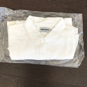 Men’s linen Guideboat shirt.